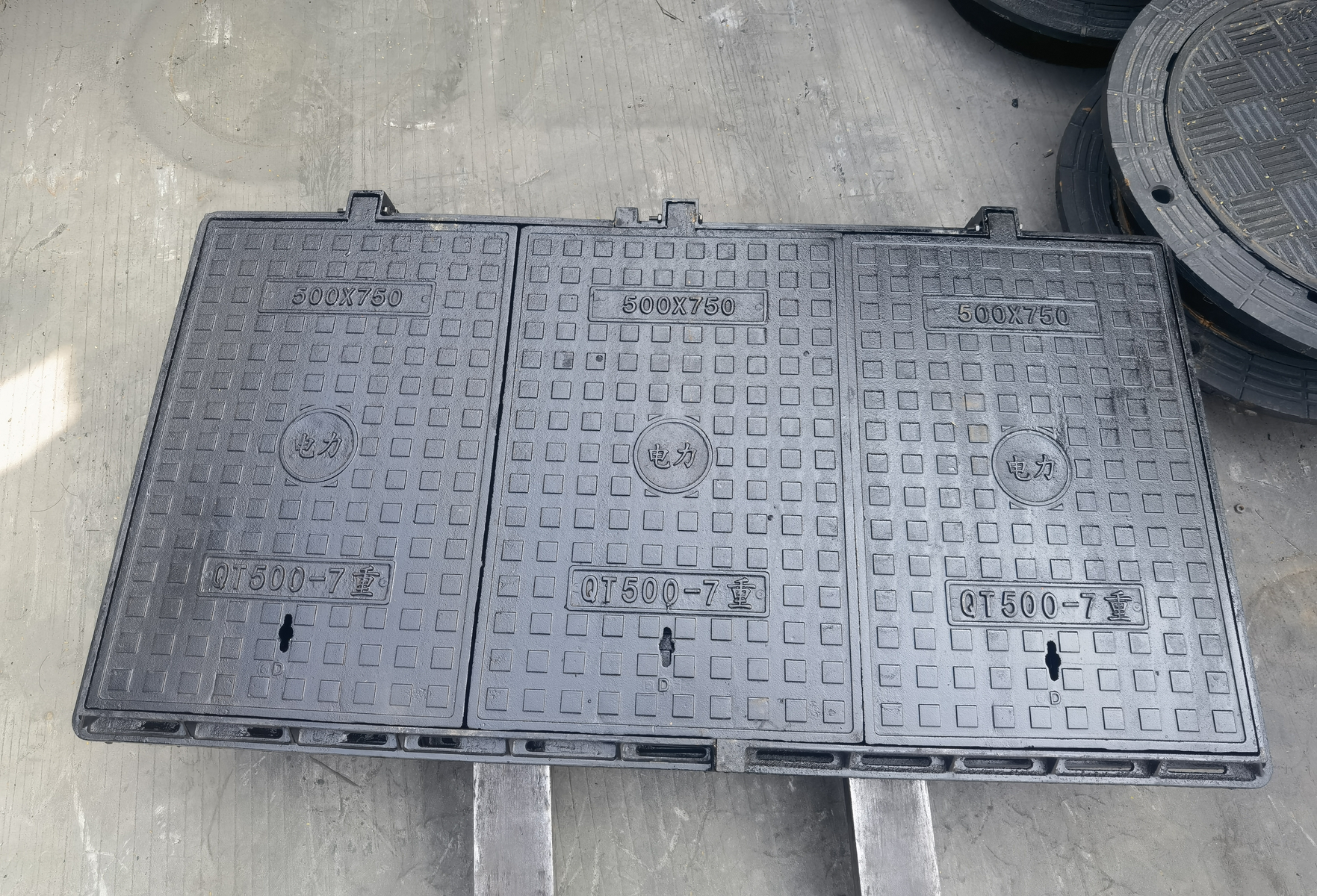 Manhole cover product display