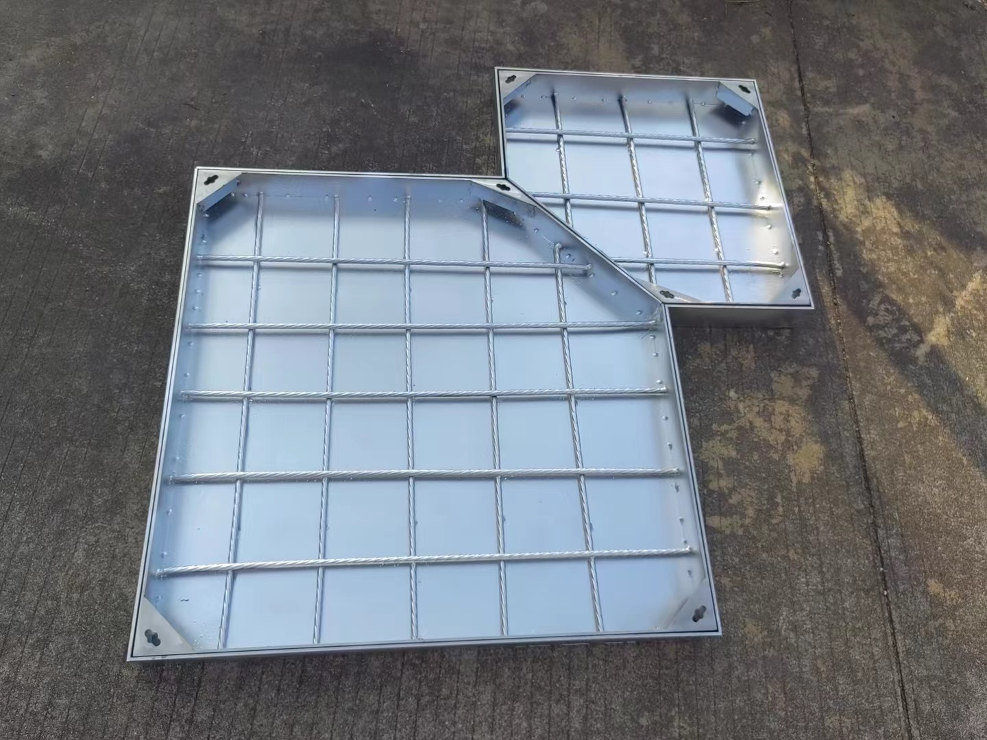 Manhole cover product display